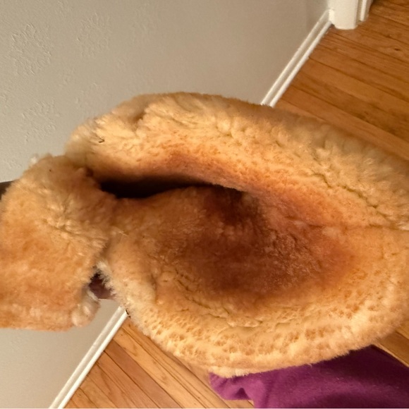 Great used condition! Brown Shearling-Lined Boots. - Picture 5 of 7